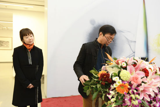 参展艺术家 刘赦、张译丹（左一）