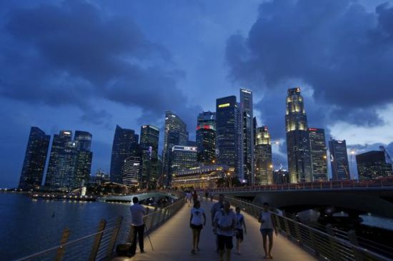 资料图：新加坡中心商业区一景 （Reuters）