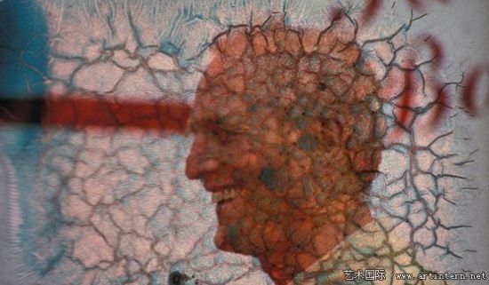 演员保罗·纽曼(Paul Newman)在赛车手上道前的谈笑，图片来源：兰迪·泰勒(Randy Taylor)