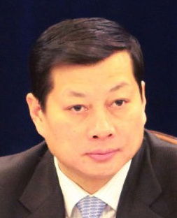 东风汽车董事长竺延风 一汽集团前任董事长竺延风被誉为汽车界的“少帅”，著名科学家竺可桢的孙子，于1983年加入一汽集团，38岁成为一汽集团总经理和党委书记，2007年底，竺延风被任命为吉林省委常委、吉林省副省长，2012年升任吉林省委副书记。