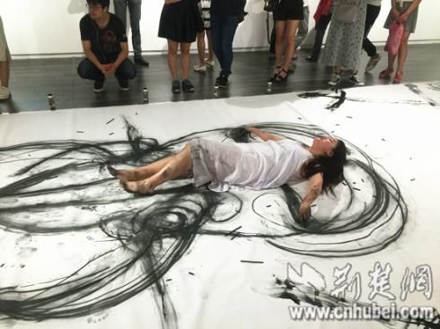 这是湖北美术学院“异想天开”作品展