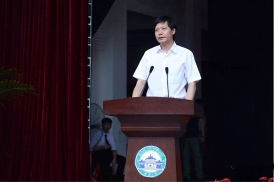 雷军在武汉大学发表演讲