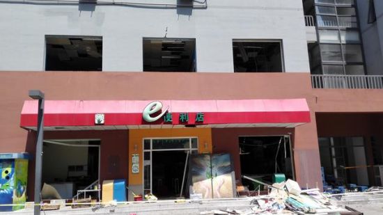 距离爆炸现场1.5公里的天滨公寓(中房报记者樊永锋/摄)