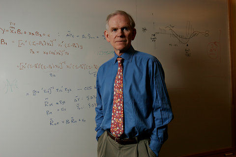 　　如果你相信股票价格已经够低，却不去买，那么你就不止是看上去像个白痴的问题了，你就是白痴本尊。——格兰瑟姆