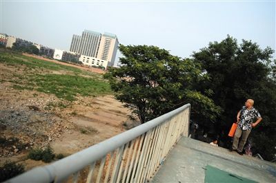 两年前成交的夏家胡同地王，至今还未定案名。