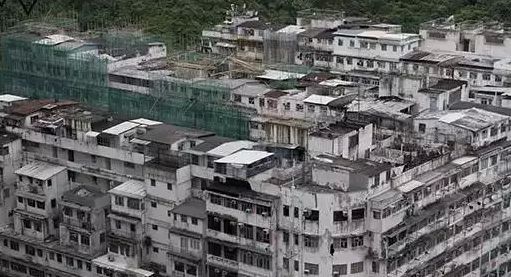 图2 香港的天台屋 图：ALEX OGLE/法新社 