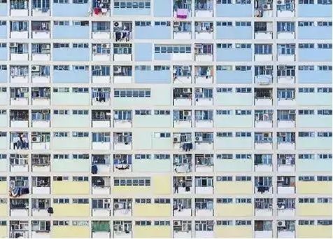 图8 香港政府修建的公屋 图：Lee Yiu Tung