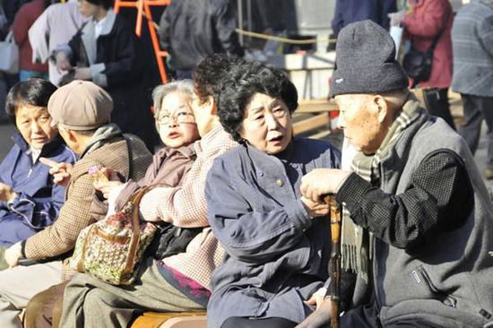 全球60岁以上人口超12% 中国老龄人口超2亿_手机新浪网