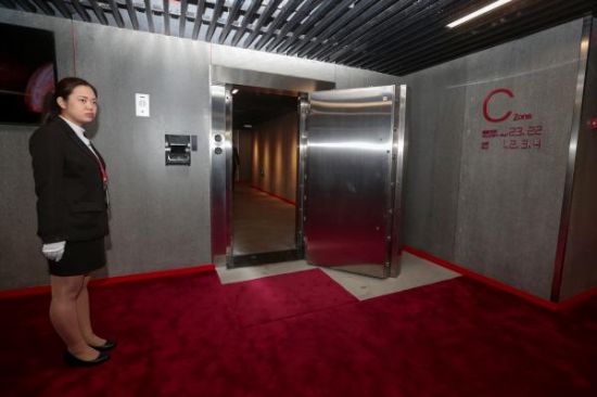 观复宝库的主库门，就有2吨多重。 澎湃新闻记者 朱伟辉 图