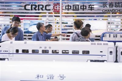 9月5日，长春，东北亚博览会，中国中车展位，展出高铁，动车，地铁，轻轨。图/CFP