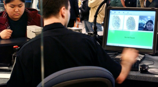 入境美国时边检提取指纹耗费时间