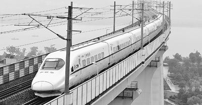 图为宜昌至万州铁路首次开行动车组。（图片来源：中国网）