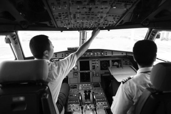 不飞行就在“等飞行”每天工作16小时很普遍