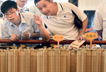 引入平安寿险，这是具有浓厚家族化色彩的碧桂园首次引入外部投资者。碧桂园借此实现集资62.97 亿元，尽管碧桂园方面表示，引入平安并非因为融资需求，而是基于两家公司共同的战略愿景，但客观而言，平安的入股确实为碧桂园带来了一笔可观的现金，同时进一步降低了负债率。CFP
