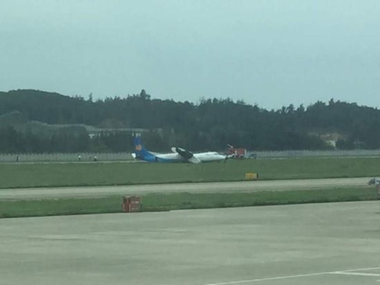 幸福航空国产飞机冲出跑道