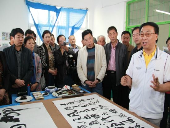 "国师"曹永正:向养鸡狂人学习用媒体包装自己