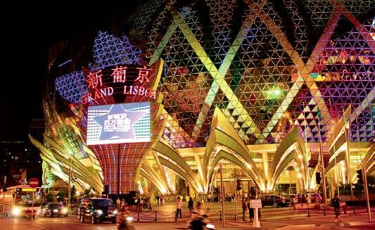 澳门赌场贵宾厅的冷清，在许多人看来，是当地经济转型的好机会。