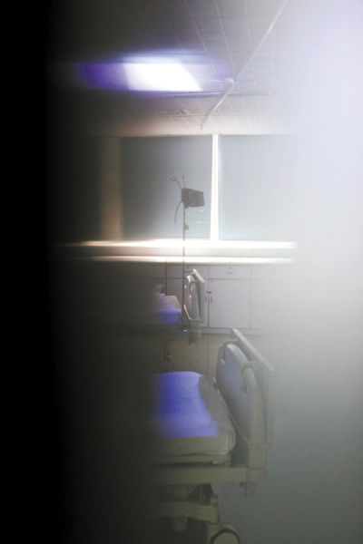 2012年8月29日，南方医院ICU病房，小碧心走后，剩下空空的病床 羊城晚报记者 蔡弘 摄