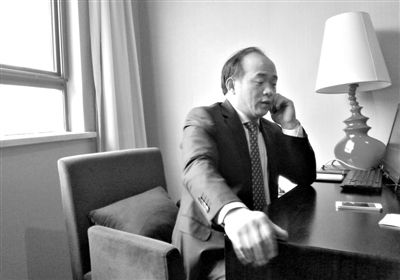 2014年2月17日，东星集团总裁兰世立在武汉接受新京报记者专访。新京报首席记者 杨万国 摄 