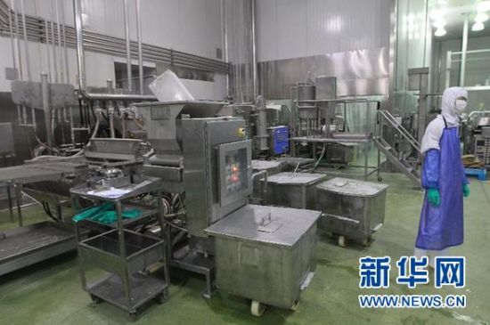 7月20日23时左右，福喜公司的生产车间已停止生产。当日晚，上海食药监部门表示，已经会同公安部门查处媒体曝光的麦当劳、肯德基供应商——上海福喜食品有限公司涉嫌使用过期原料生产加工食品的问题。目前该企业已被查封，涉嫌产品已被控制。监管部门已责令福喜公司下游相关企