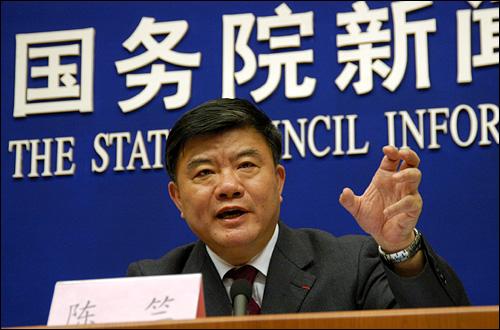 国务院新闻办公室举行新闻发布会,请卫生部部长陈竺介绍全国新型农村