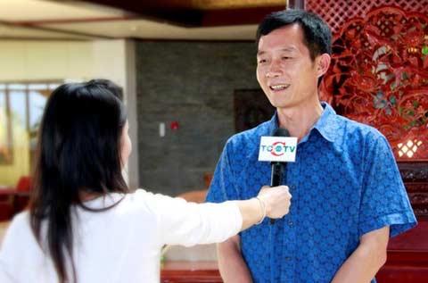 泰中文化经济协会会长披尼阁下及世界华商协会主席卢俊卿一行到丽江考察