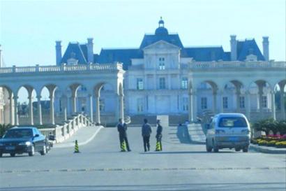 拉斐特城堡酒店外围戒备森严