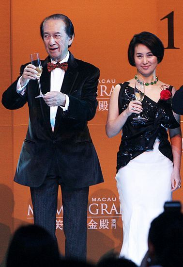 　　美高梅中国上市后，何超琼（右）身价或超其父何鸿燊（左）。 IC 资料