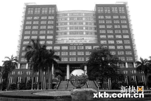 　　暨南大学富力教学大楼。新快报记者 毕志毅/摄