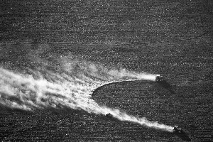 2009年7月，巴西马托格罗索州，当地农民在旱季时为种植大豆做准备