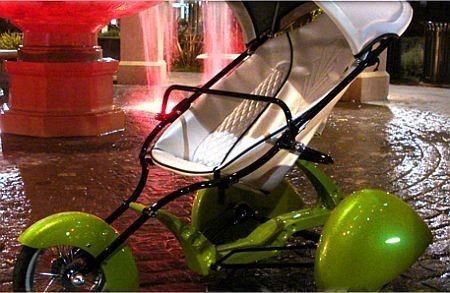 婴儿车中的战斗机