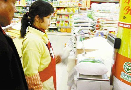 100元=一袋50斤装的面粉