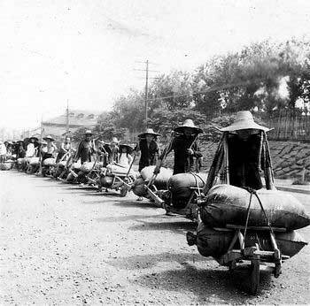 最划算的穿越购物方式，是扛着粮食去