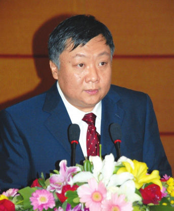 日照钢铁集团董事长杜双华。