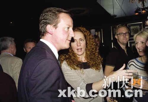 　　■2009年，布鲁克斯与英国首相卡梅伦一同出席某活动。