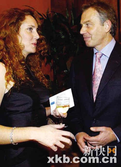 　　■布鲁克斯与英国前首相布莱尔。