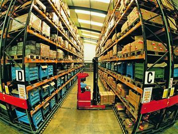 物流仓库内货物来自世界各地