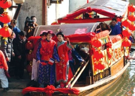 　　1、房屋一套（80平以上），以均价8700元计，8700×80=696000.