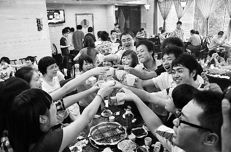 吃火锅要喝老山城 记者 蒋雨龙 摄（资料图）