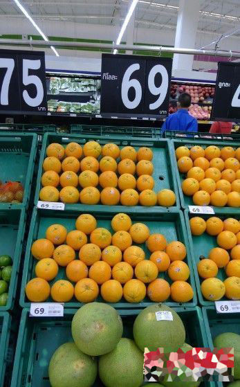 　　进口橙子 69铢一公斤，100人民币可以买6.8公斤。