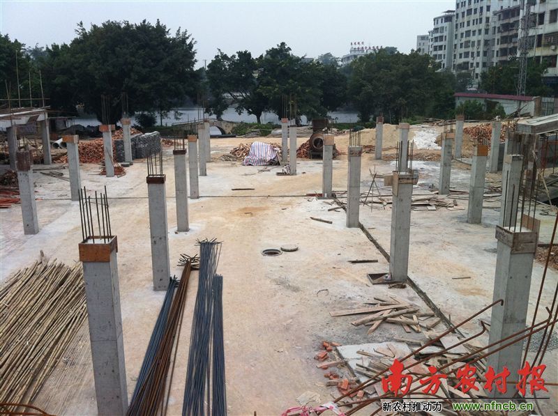 四会槎头公园升级改造工程距“基本完成”的目标还很远。