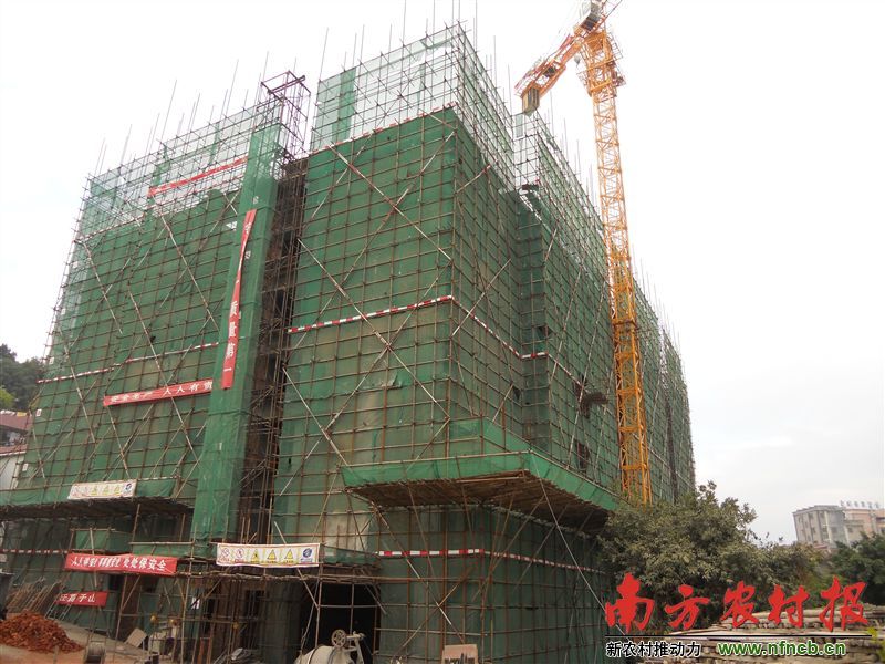 　　建设紫金县人民医院住院大楼被列为该县2011年的十大民生实事，当地一些居民希望，政府能够给出更为明确的完成时间。