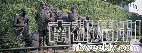 　　茅台酒厂展览馆内的红军长征群像。