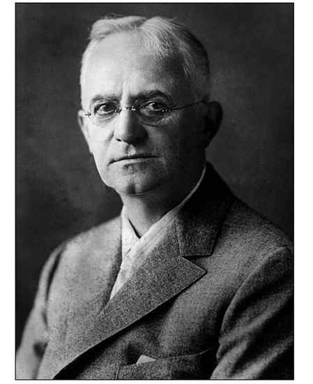 　　柯达创始人伊士曼如是解释“柯达”，“这个词就像婴儿说‘goo’一样无意义——简洁、突兀，甚至有点粗鲁，字面上两端都由辅音字母截断，听起来就像相机快门声一样干脆。”