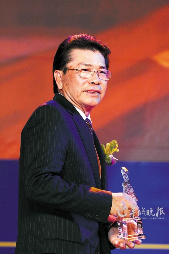 　　何享健、何剑峰父子 　CFP供图