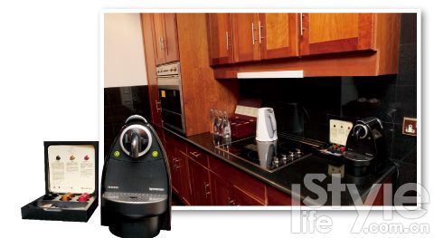 　　<b>厨房虽小，五脏俱全</b>