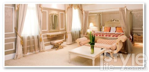 　　<b>尽显豪华的浴室和衣橱间</b>