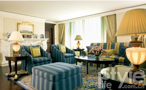 　　<b>丽思卡尔顿酒店</b>