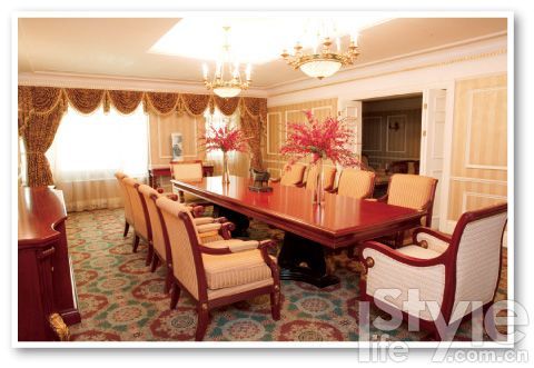 　　<b>水晶吊灯下的欧式晚宴</b>