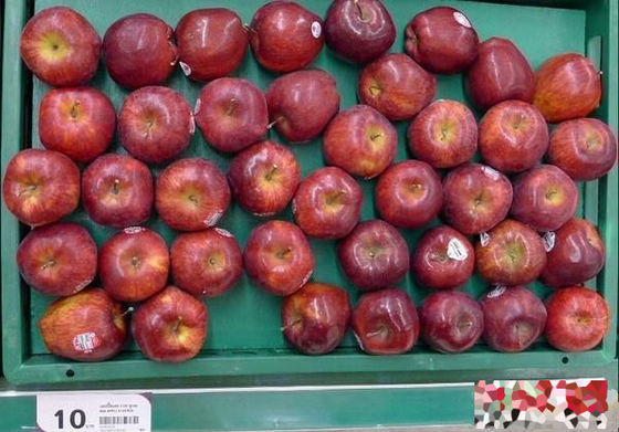 美国蛇苹果10铢一个 如果买一袋6个装是52铢，100人民币可以买54个。